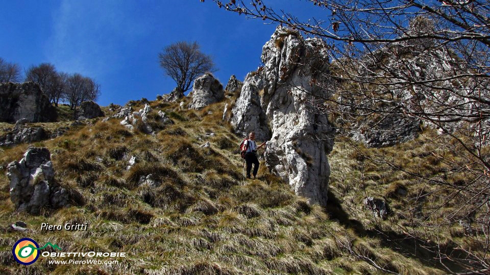 60 tra guglie e pinnacoli di roccia....jpg